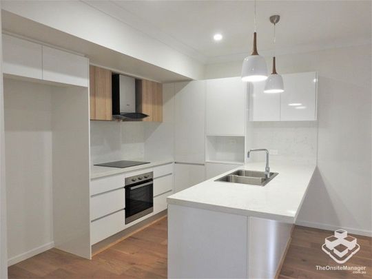 4 br Townhouses next door to Sunnybank Hills State School - Photo 1
