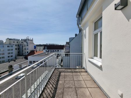 Elegante Dachgeschosswohnung mit voller Raumhöhe – 4 Zimmer, Terrasse & Balkon - Foto 2