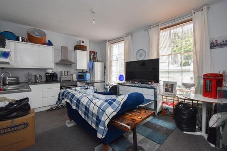 1 bedroom flat to rent - Photo 2