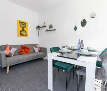 🏡 Stylish Space, Sociable Vibes – Your Next Nuneaton Nest Awaits! - Photo 3