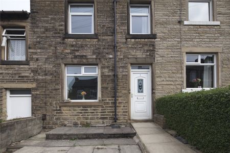 7 Birkhouse Lane, Huddersfield, HD5 - Photo 3