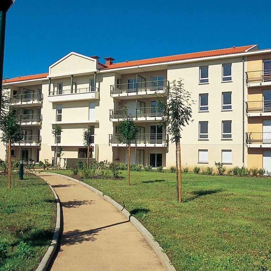 location Appartement T2 DE 42.66m² À BEAUMONT - Photo 1