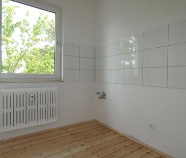 *** sanierte Erdgeschoss-Wohnung mit Dusche und Balkon gesucht? *** - Photo 2