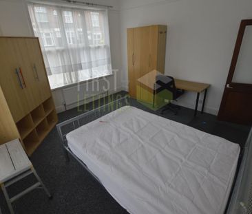 4 bedroom terraced house to rent - Photo 3