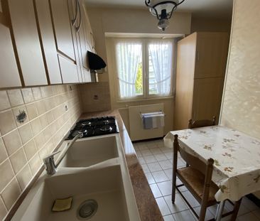 A LOUER - Rue Arthur Rimbaud - T2 MEUBLE avec balcon et cave. - Photo 1