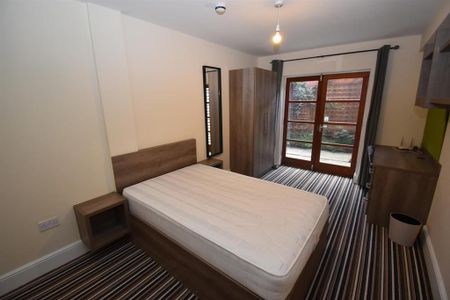 7 bedroom flat to rent - Photo 2