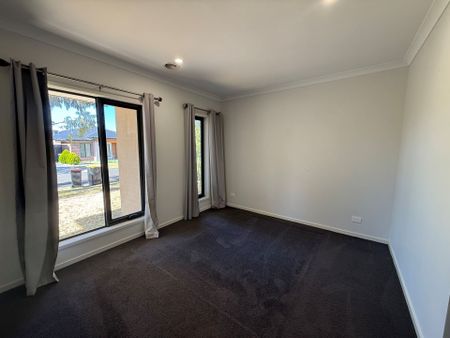 Please contact catie@sweeneyea.com.au for private inspections. - Photo 2