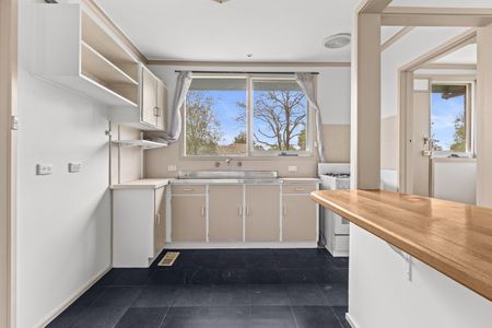 8 Bowral Court, Bundoora VIC 3083 - House For Rent | Domain - Photo 3