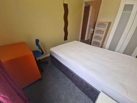 4 bedroom flat to rent - Photo 4