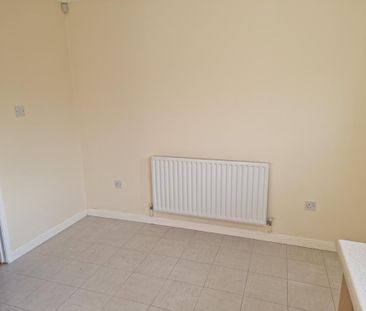 2 bedroom semi-detached house to rent - Photo 5