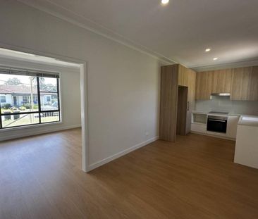 RENOVATED 3 BEDROOM HOME! - Photo 6