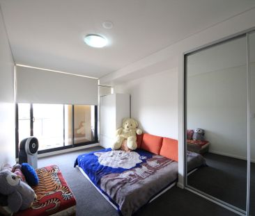 Contemporary Style Apartment - Photo 2