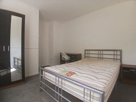Semi-detached house to rent in Savery Close, Norwich, Norfolk - Photo 3