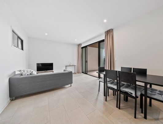 Spacious & Modern Unit â Steps to Indooroopilly Shops, CafÃ©s & Transport - Photo 1