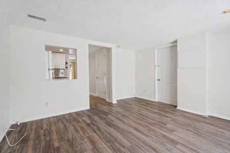 For Lease - 351 Winnifred Drive Unit# (East), Georgina, Ontario - Photo 5