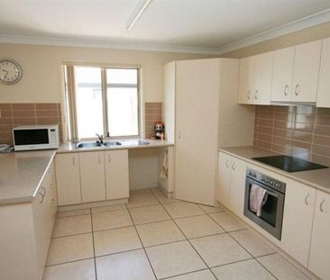 GENEROUS SIZED THREE BEDROOM HOME IN SANDSTONE POINT - Photo 2