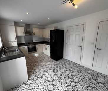 3 bedroom semi-detached house to rent - Photo 2