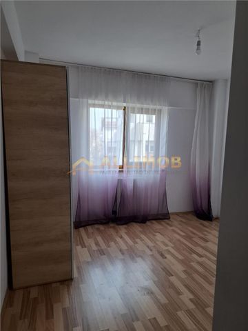 Inchiriere apartament 3 camere in Ploiesti, zona 9 Mai - Fotografie 4