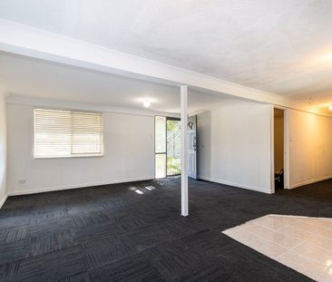 Highset home in Great Location With Dual Living Potential - Photo 4