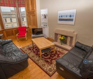 4 bedroom flat to rent - Photo 2