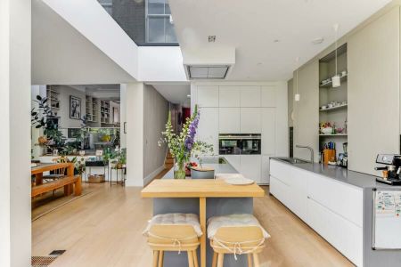 5 Bedroom House To Let - Photo 5