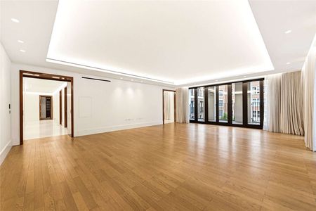 Located in two buildings around a central courtyard garden, each apartment is being carefully designed by architects Squire and Partners to create exceptional London residences. - Photo 4