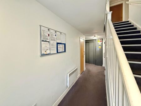 2 bedroom flat to rent - Photo 2
