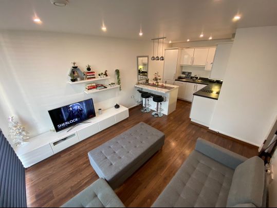 1 Bed Flat, Burgoyne House, TW8 - Photo 1