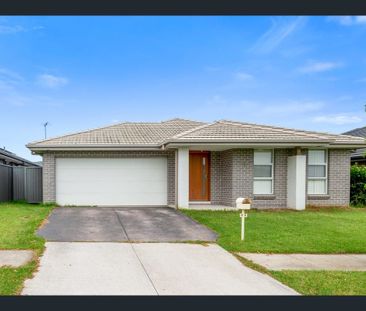 Spacious Family Home! - Photo 5