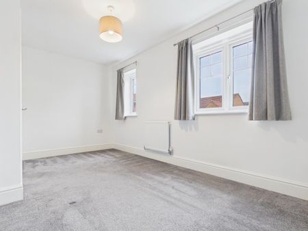 4 bedroom detached house to rent - Photo 2