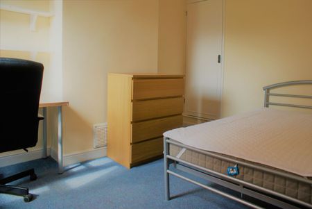 24 Oxford Street - Great Specification & Heart of the Student Triangle Loughborough - Photo 2