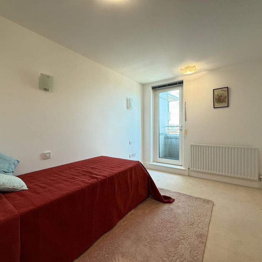 2 Bedroom Flat - Photo 1