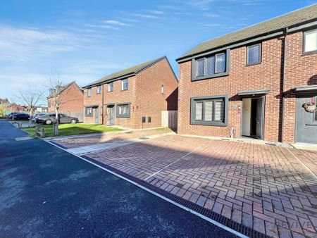 3 bedroom semi-detached house to rent - Photo 3