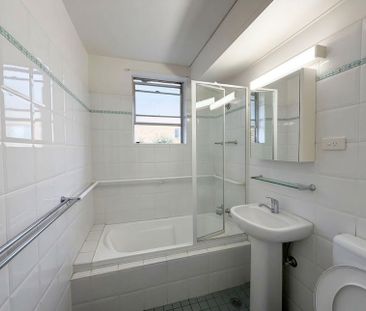 Convenient Two-Bedroom Apartment in Prime Eastwood Location - Photo 2