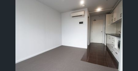 STUDENT ONLY ACCOMODATION - One bedroom Apartment in Heart of Box Hill - Photo 2