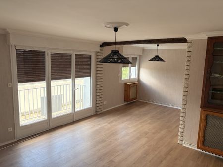 Location Appartement 3 pièces 69m² CHATELLERAULT 86100 - Photo 2