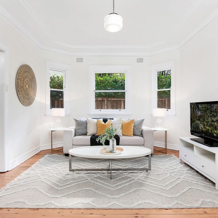 Art Deco Charm, North Facing, Garden Apartment - Photo 1