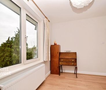 4 bedroom detached house to rent - Photo 4