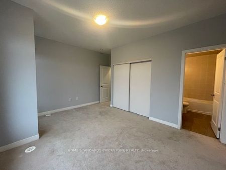 Townhouse For Lease | N8144772 - Photo 2