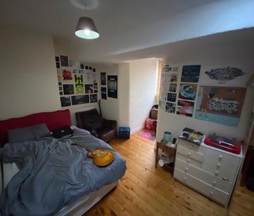 5 bedroom private hall to rent - Photo 1