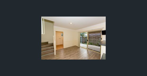 Freestanding Townhouse in an Unbeatable Clayfield Location - Photo 1