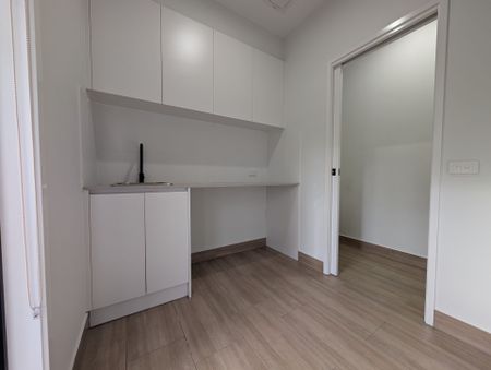 Spacious & Stylish 3-Bedroom Townhouse - Photo 4
