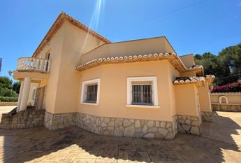 LONG TERM RENTAL Beautiful villa with sea views for rent in Benissa coast with 5 bedrooms.