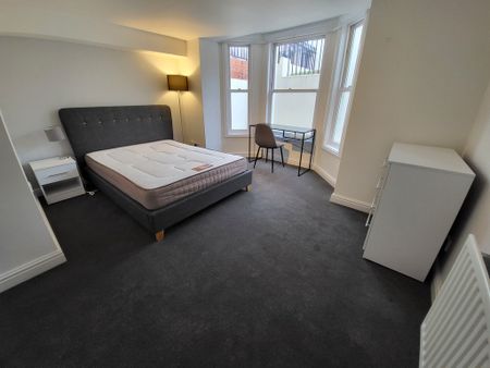 3 Bed Student Accommodation - Photo 2