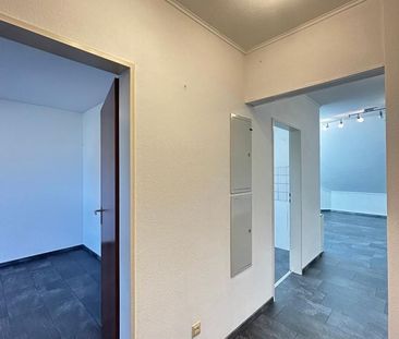 Schöne 2 Zimmer Dachgeschoss Wohnung mit Balkon in Recklinghausen z... - Photo 1