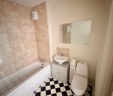 Priory Road - Photo 4