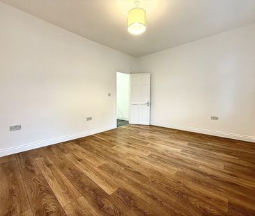 2 Bed Terraced House, Bath Road, E7 - Photo 2