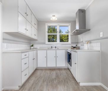 Sunny 3-bedroom + double garage - Photo 1