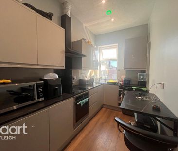 1 bedroom in a flat share to rent - Photo 2
