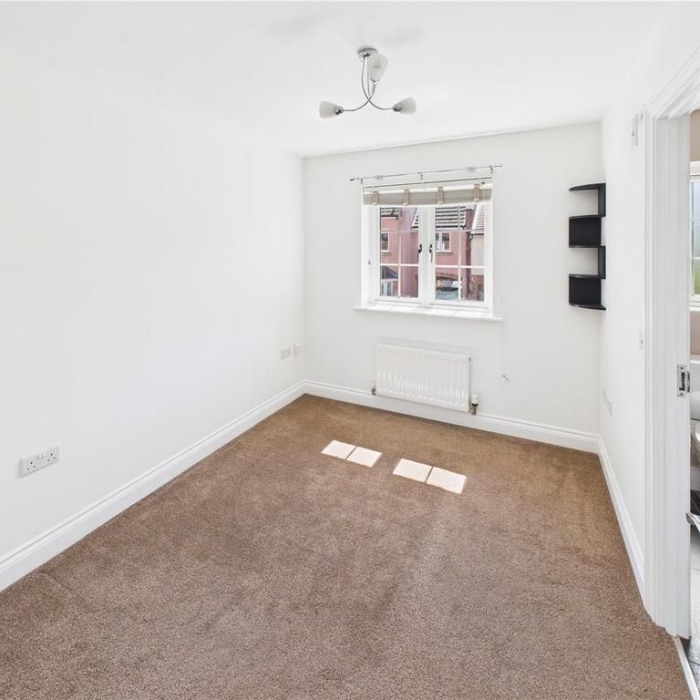 2 bedroom end of terrace house to rent - Photo 1